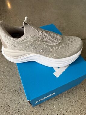 Hoka One One W Skyward Laceless Running Shoes - Teal/White